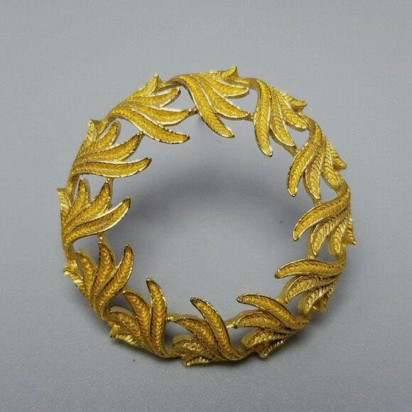 Vintage Mamselle Gold Tone Wreath Circle Brooch, Signed Lapel Pin Estate - Picture 2 of 8